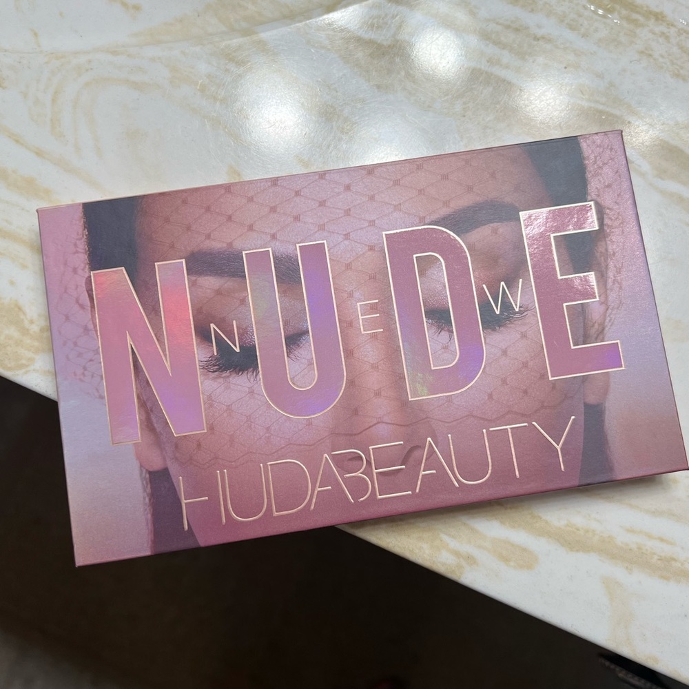Huda Beauty Nude Palette
